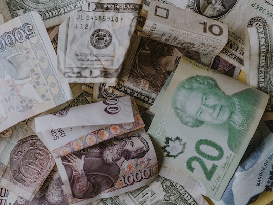 multiple bills with different values and currencies